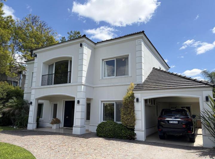 Casa · 254m² · 5 Ambientes