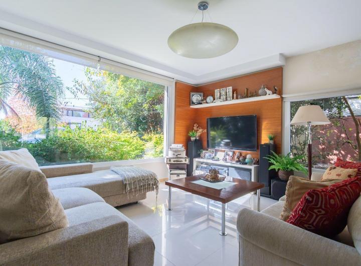 Casa · 325m² · 7 Ambientes · 4 Cocheras