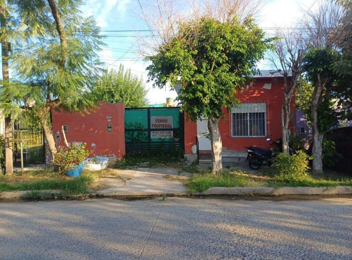 Casa · 180m² · 8 Ambientes · 1 Cochera