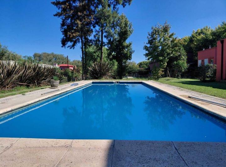 Casa · 254m² · 7 Ambientes · 2 Cocheras