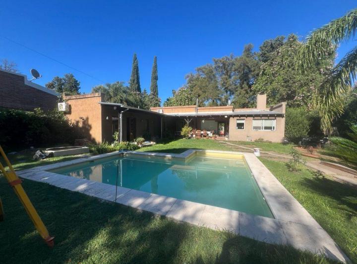 Casa · 215m² · 5 Ambientes