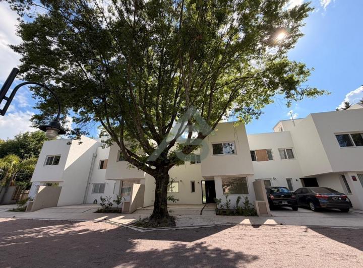Casa · 156m² · 5 Ambientes · 2 Cocheras