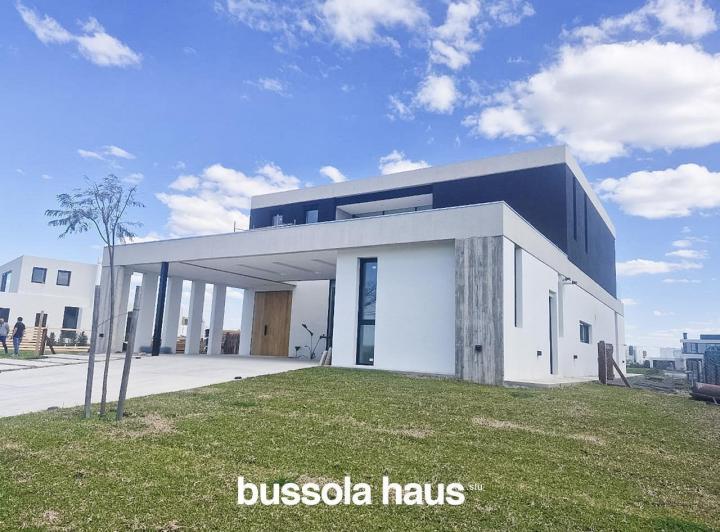 Casa · 293m² · 5 Ambientes