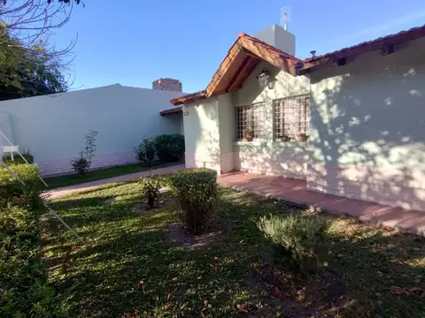 Casa esquina de dos dormitorios