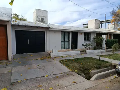 Casa en venta 2 dormitorios + departamento lujan