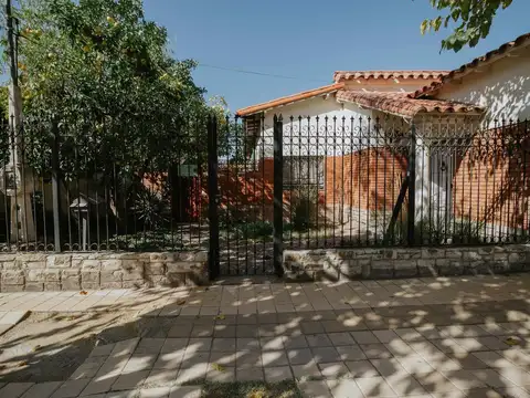 Casa excelente estado  padre vazquez maipú 748m2