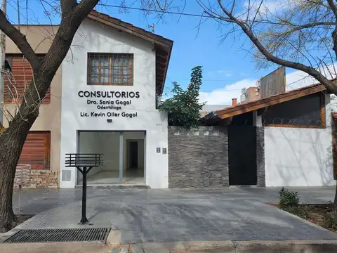 Venta casa con pileta y local comercial 6°seccion
