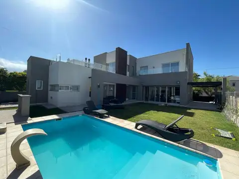 Casa en venta barrio privado dalvian