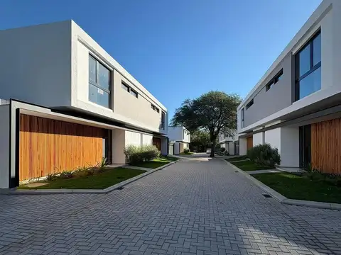 Casa premium housing marenna - la carolina - pileta + muy luminoso