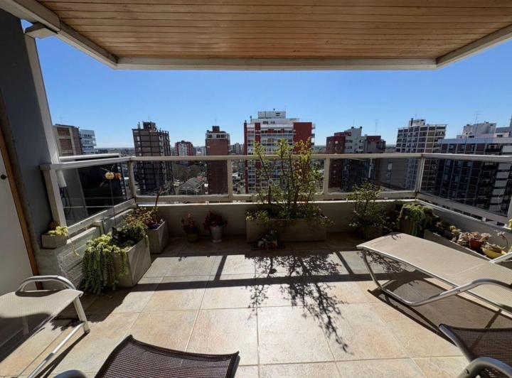 Departamento · 82m² · 4 Ambientes · 1 Cochera