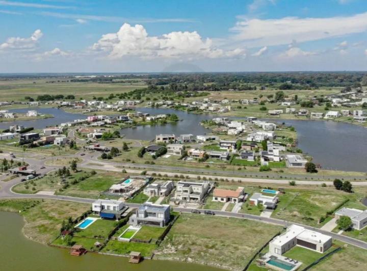 Terreno · 876m²