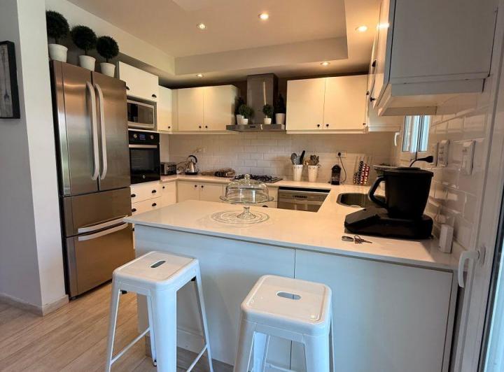 Casa · 180m² · 5 Ambientes · 3 Cocheras