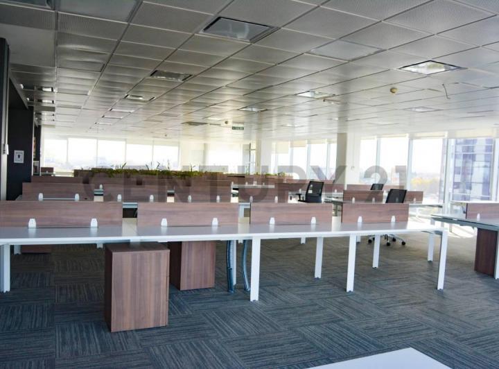 Oficina comercial · 704m²
