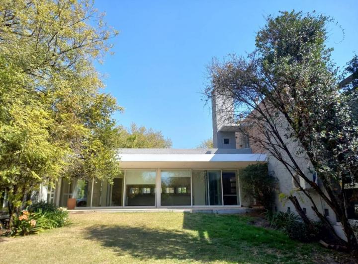 Casa · 520m² · 7 Ambientes · 1 Cochera