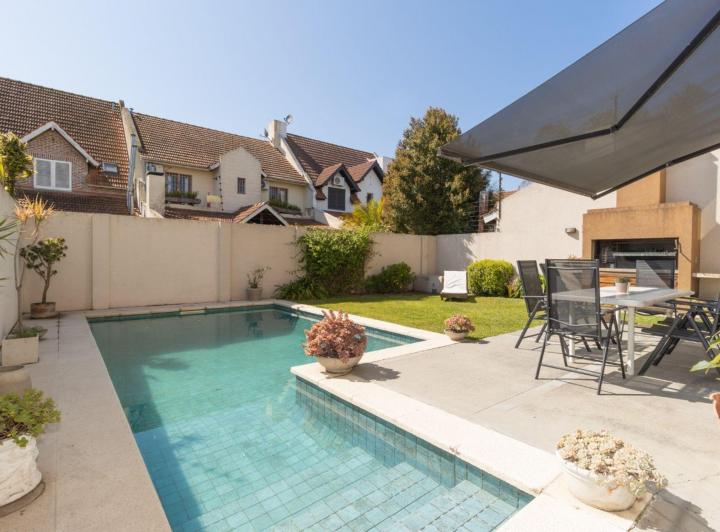 Casa · 208m² · 5 Ambientes · 1 Cochera