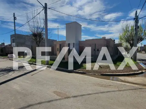 Venta casa 6 ambientes c/patio neuquen