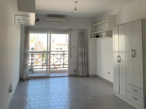 España 300 monoambiente amplio balcón frente