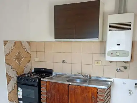 Alquilo dpto. planta alta ocampo al 3400