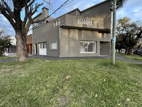 Venta en santa fe - casa en planta baja, dos dormitorios patio y cochera