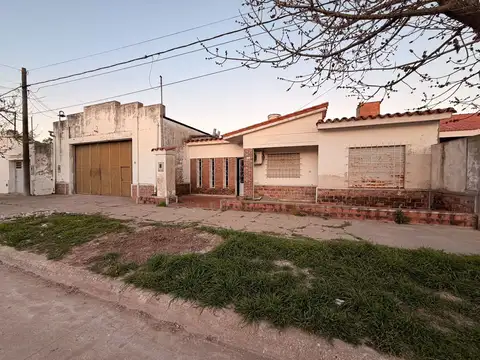 Venta / casa 3 dorm / galpon 210 mt2 / angelica