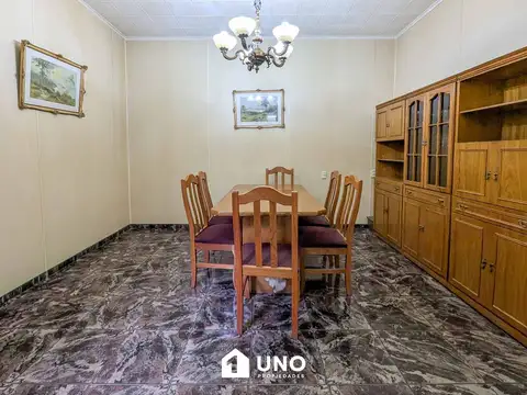 Galvez y  roca - casa de 2 dormitorios.