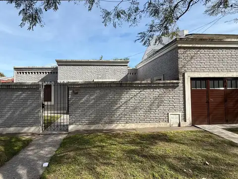 Casa en barrio pablo pizzurno