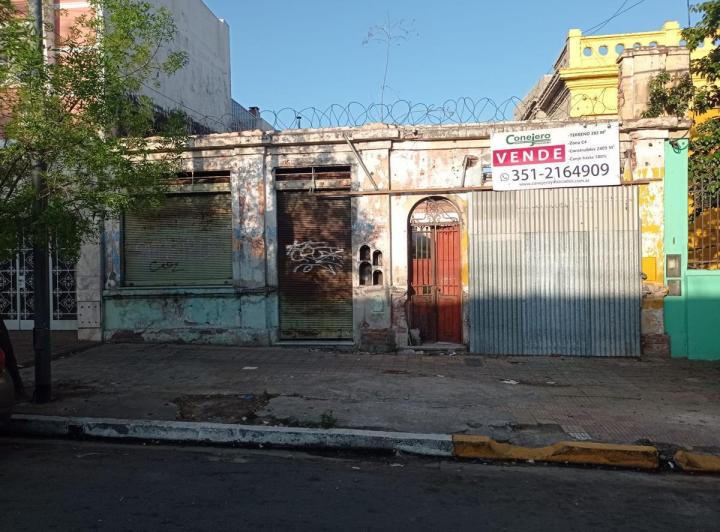 Terreno · 392m²