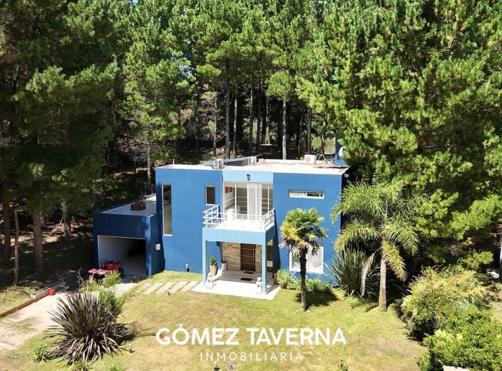 Casa · 240m² · 5 Ambientes · 1 Cochera
