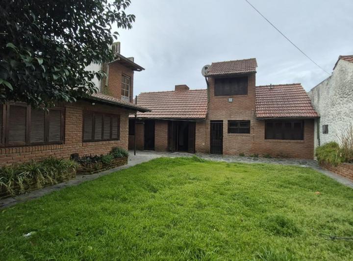 Casa · 130m² · 4 Ambientes · 2 Cocheras