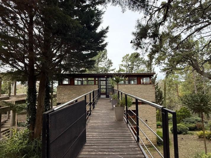 Casa · 220m² · 6 Ambientes
