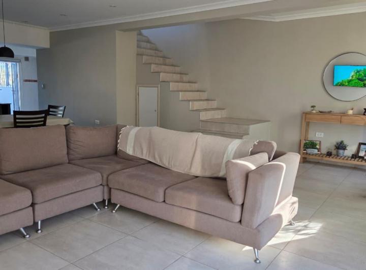 Casa · 170m² · 4 Ambientes · 2 Cocheras