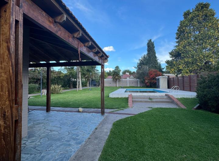 Casa · 256m² · 6 Ambientes