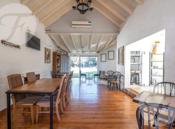 Hotel · 450m² · 14 Ambientes · 3 Cocheras