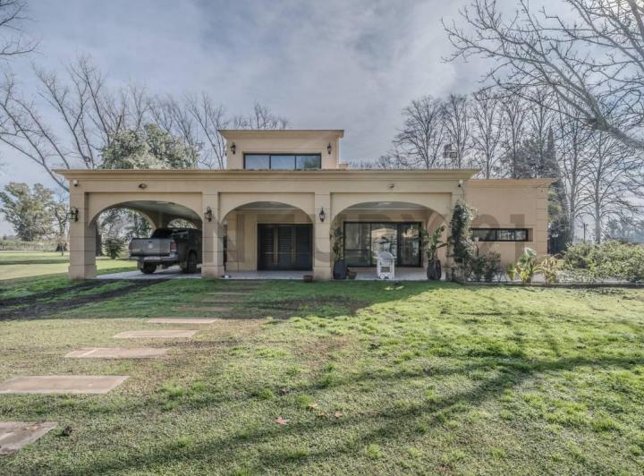 Terreno · 580m² · 5 Ambientes · 4 Cocheras