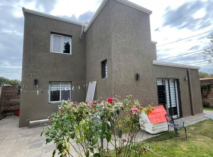 Casa · 112m² · 5 Ambientes · 2 Cocheras