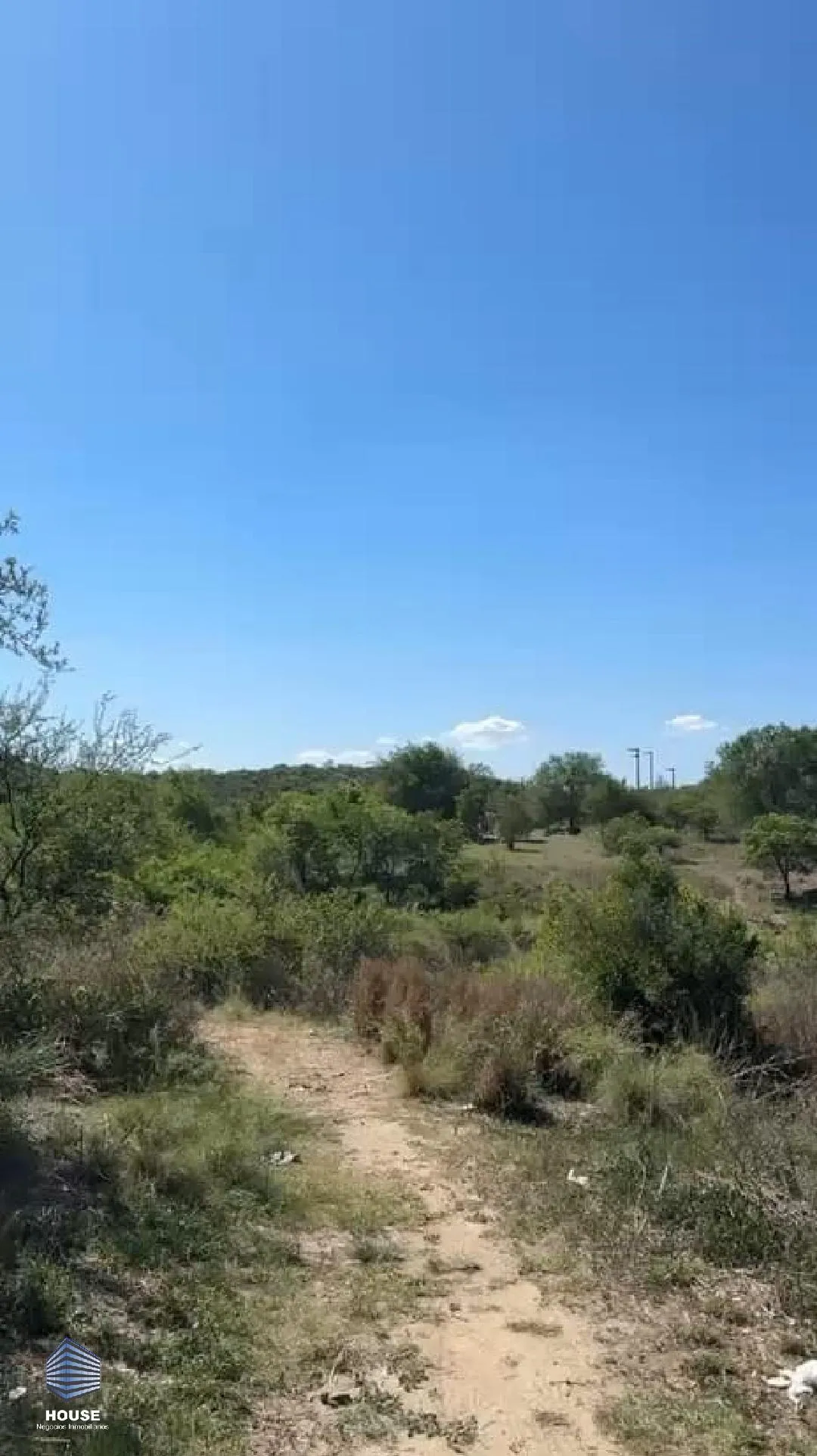 LOTE EN VENTA AMPLIO FRENTE AL RIO EN VILLA CARLOS PAZ