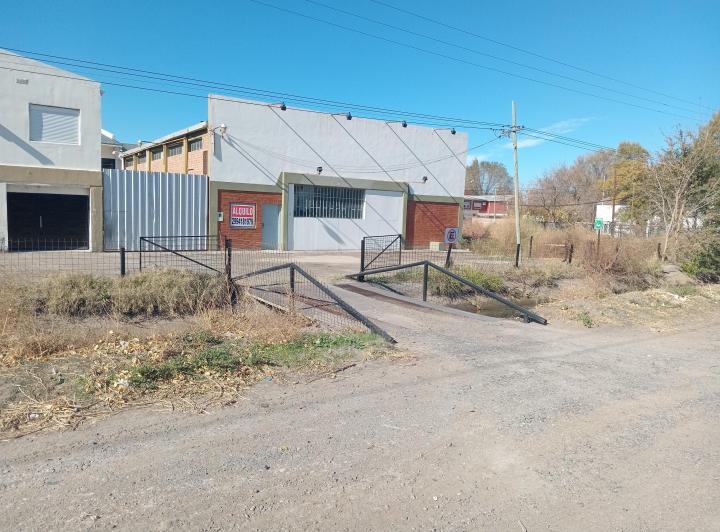 Bodega-Galpón · 350m² · 5 Ambientes