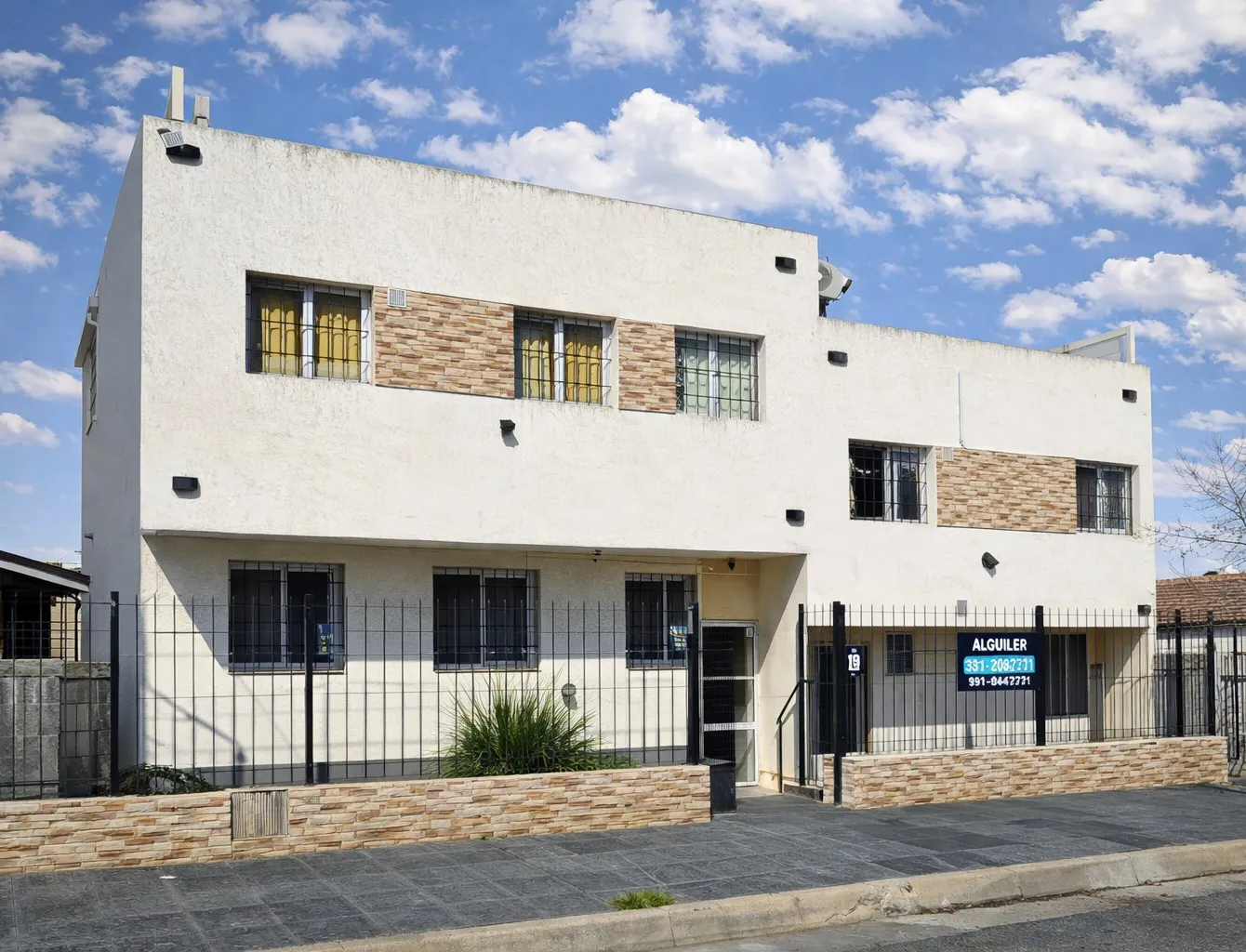 LINDO DEPARTAMENTO EN VENTA EN VILLA CARLOS PAZ, EDIFICIO RÍO DE JANEIRO, 1 DORMITORIO CON PATIO PROPIO. COCHERA