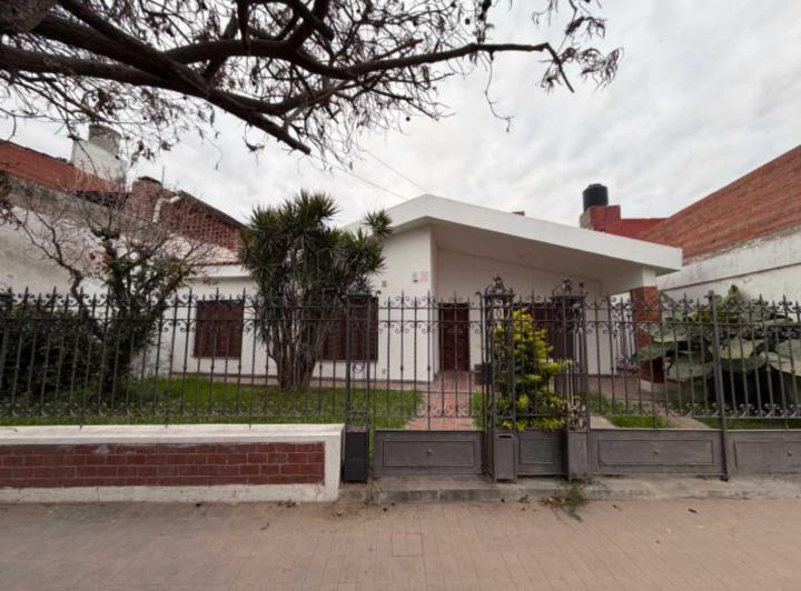 Casa · 150m² · 5 Ambientes · 1 Cochera