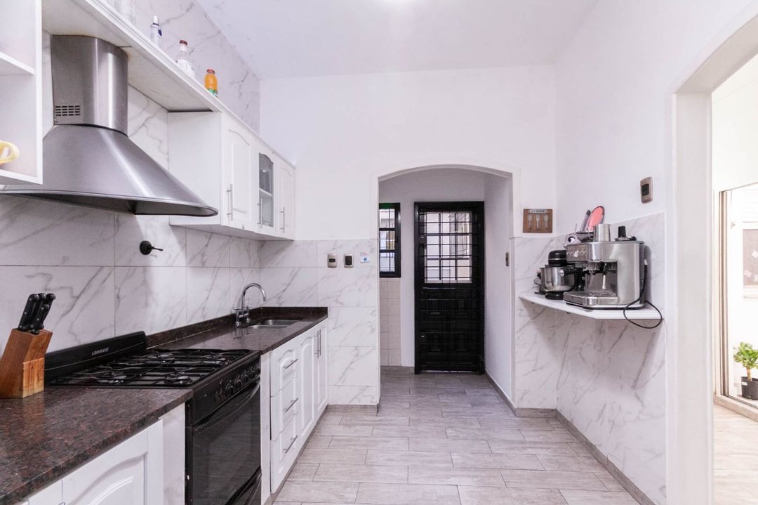 CASA 4 AMB VENTA  EN AVELLANEDA C/COCHERA Y QUINCH