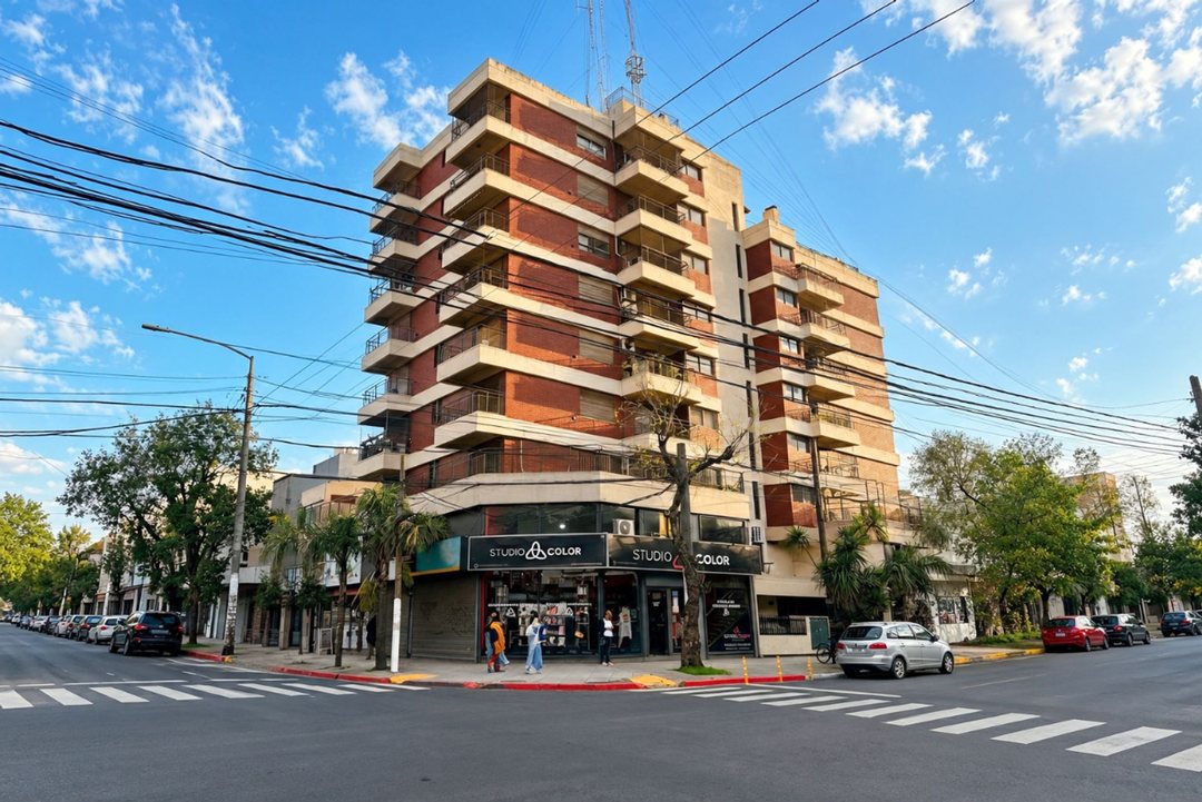 Departamento de 3 ambientes, excelente ubicación.
