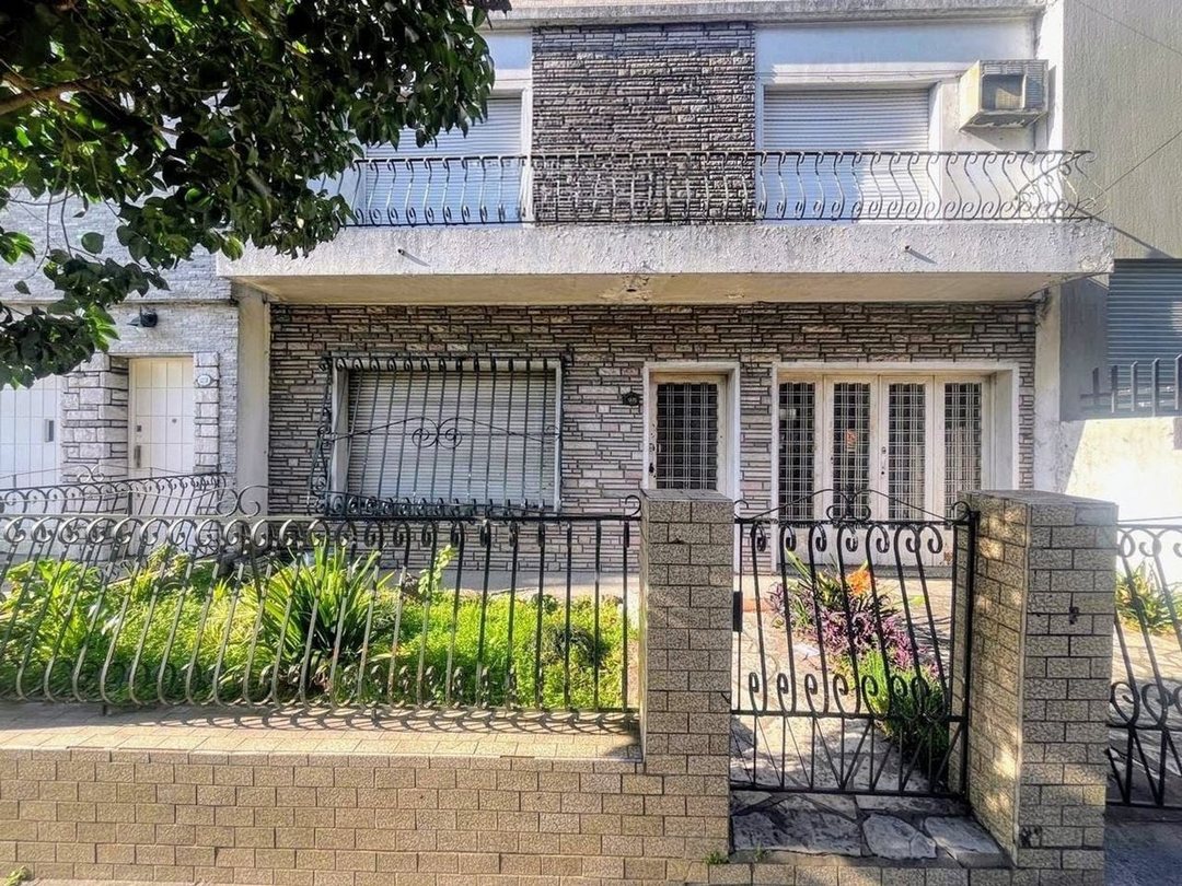 CASA EN VENTA 4 AMBIENTES  EN MATADERO OPORTUNIDAD