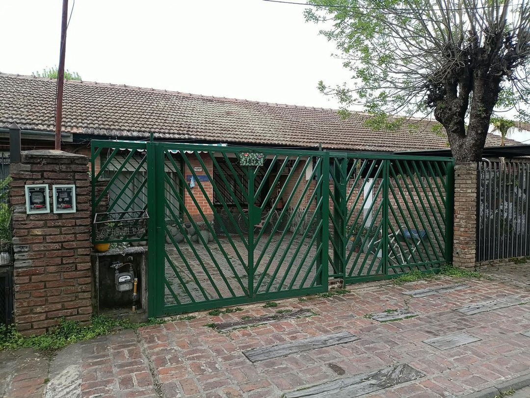 VENTA CASA 4 AMB EN LOS TRONCOS HURLINGHAM AP CRED