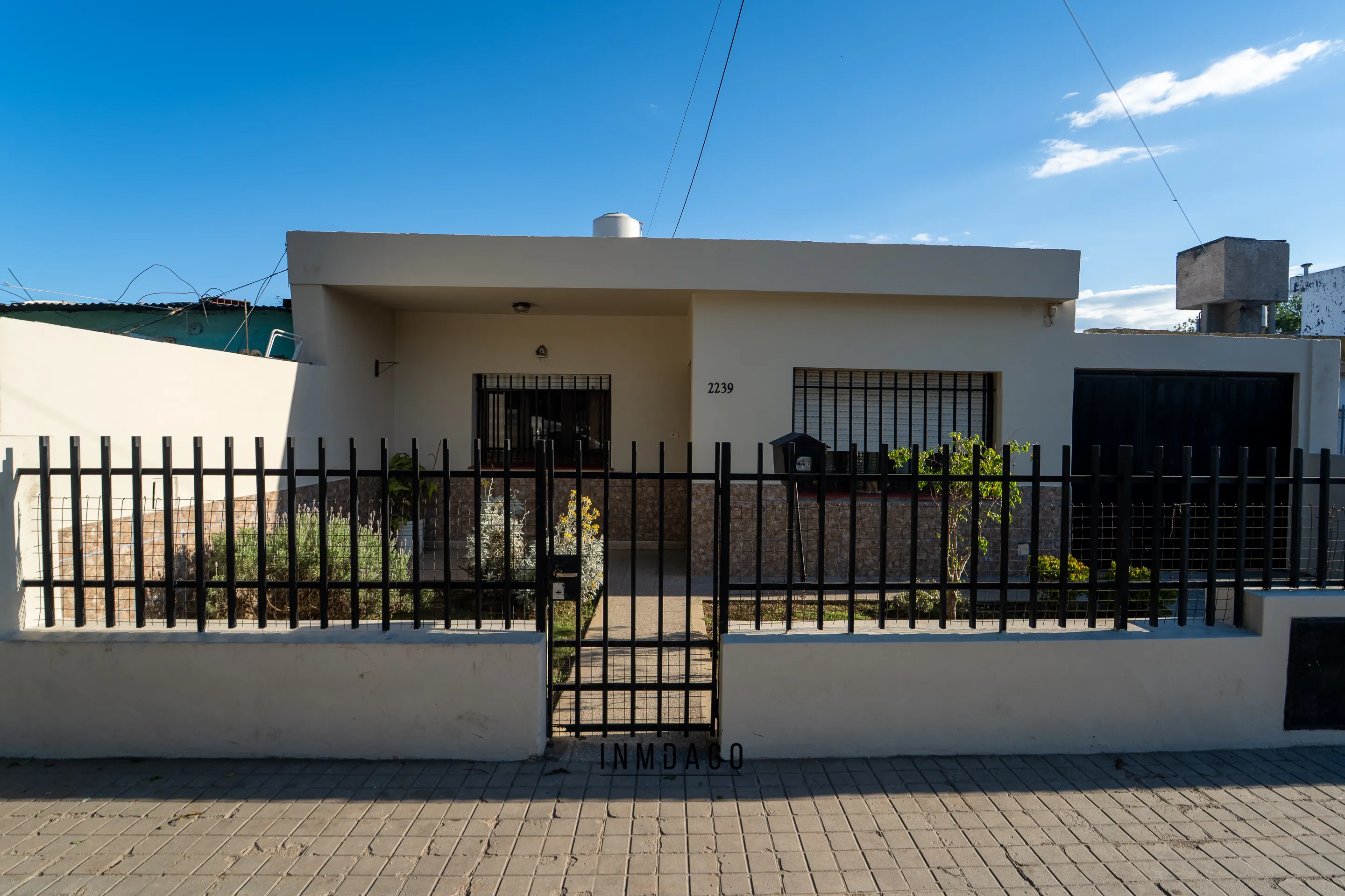Casa 2 Dormitorios con Gran Patio a Metros de Monseñor Pablo Cabrera