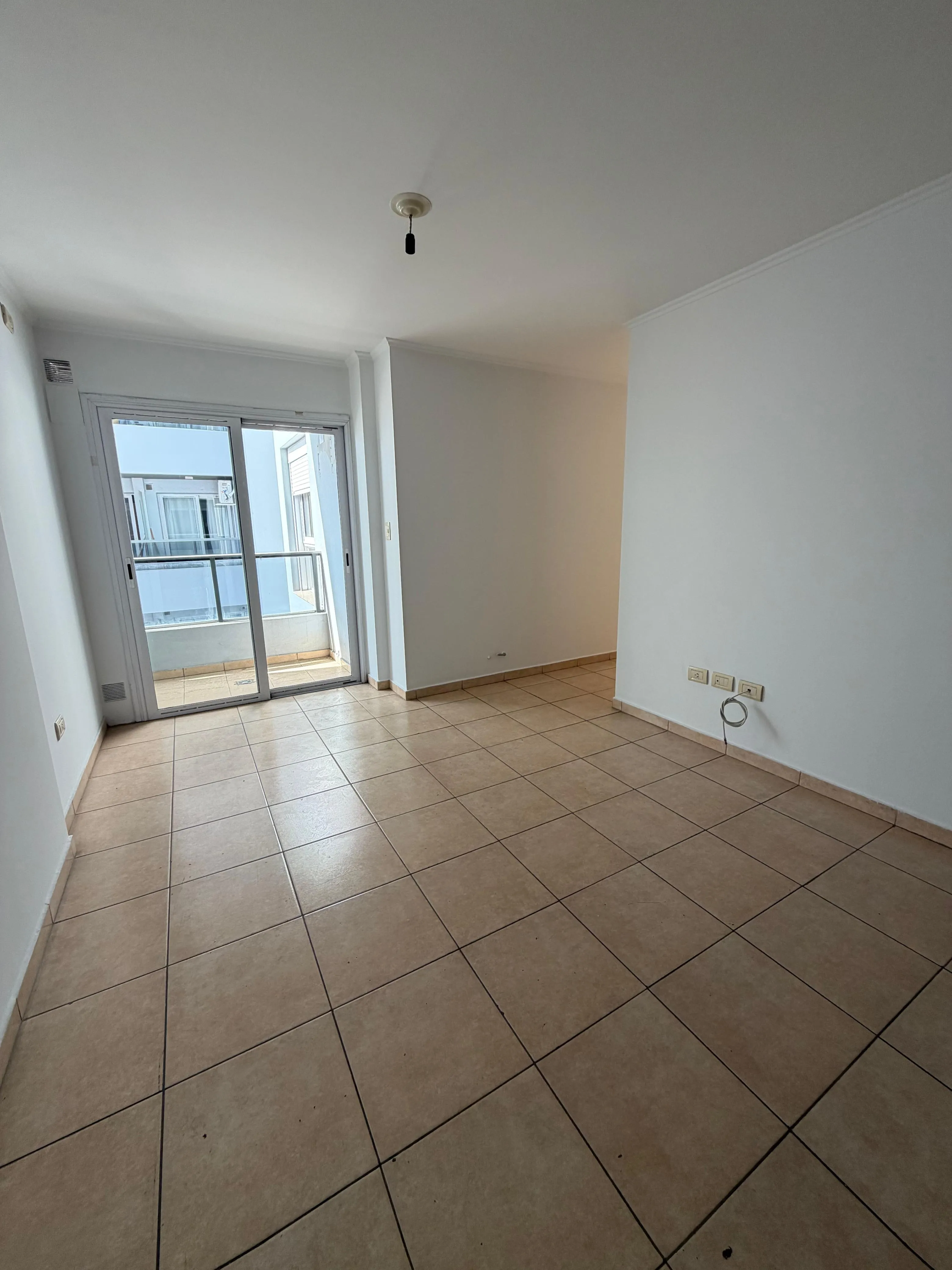 Caseros 980: Alberdi 1 Dormitorio- Balcon