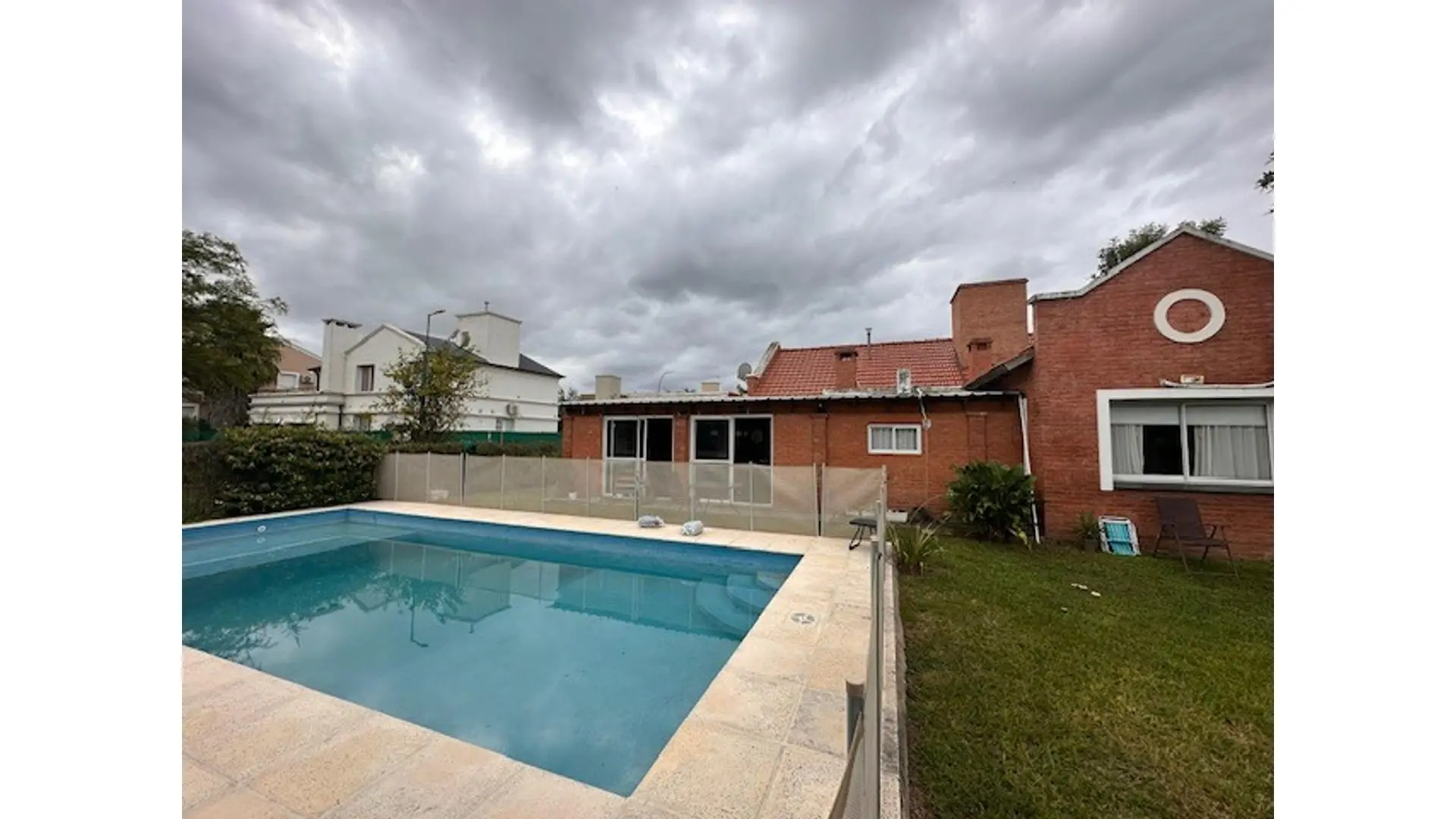 Casa en Alquiler Valle Escondido quincho pileta