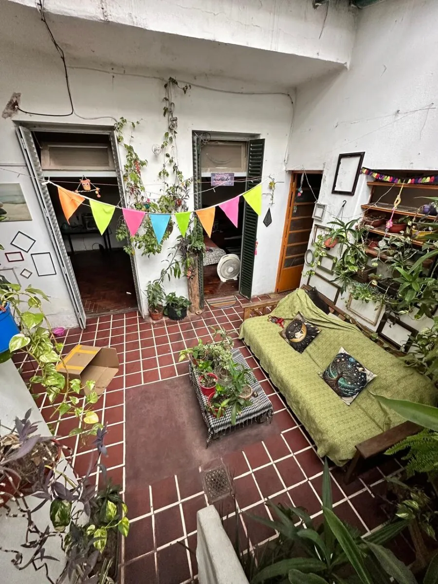 VENTA DEPARTAMENTO DE PASILLO 2 DORMITORIOS GABOTO 1200 - Patio y terraza