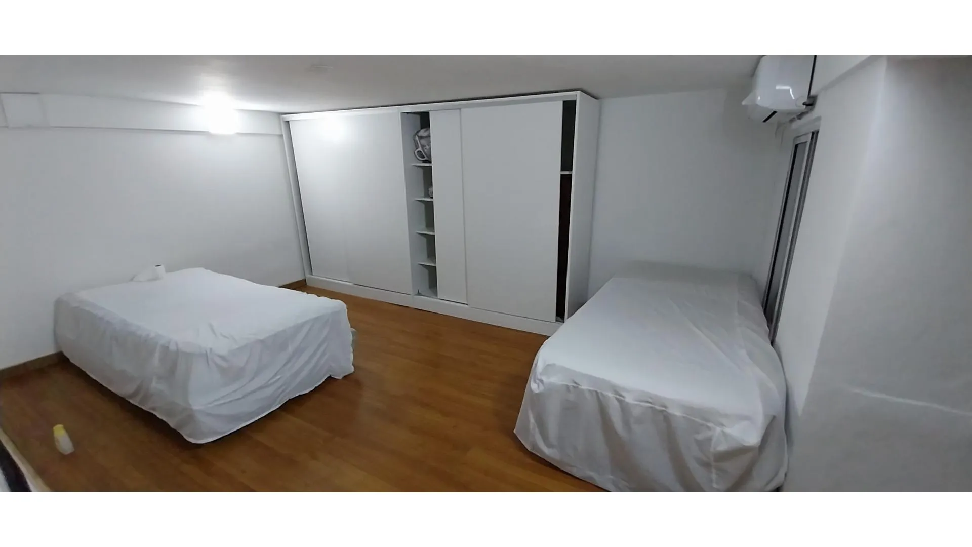EXCELENTE 2 AMBIENTES AMOBLADO Y EQUIPADO.CON PATIO