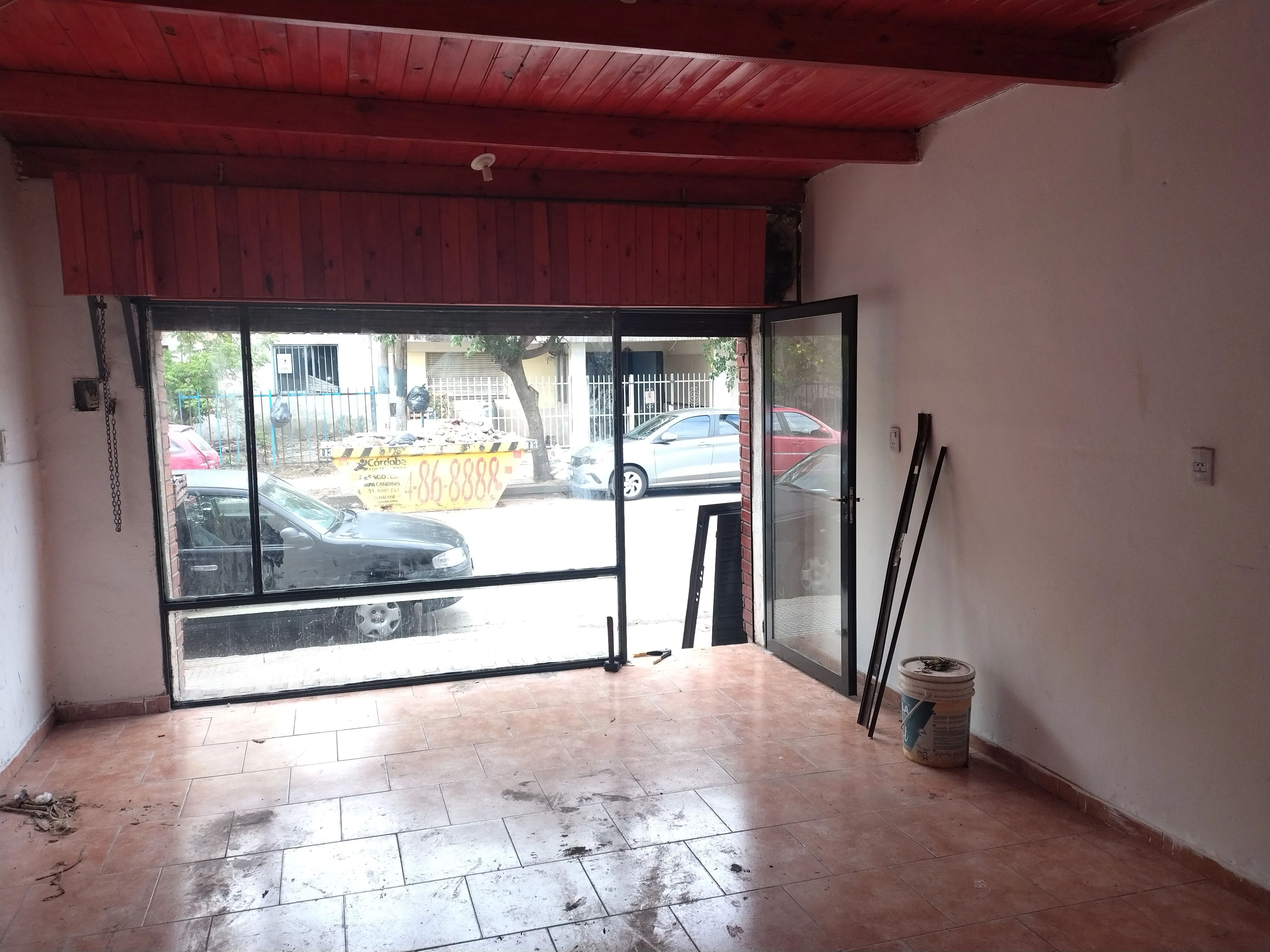 Local en barrio primero de mayo