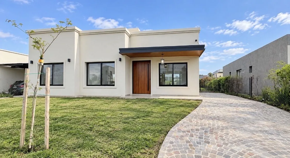CASA EN VENTA EN SANTA ELENA - PILAR DEL ESTE